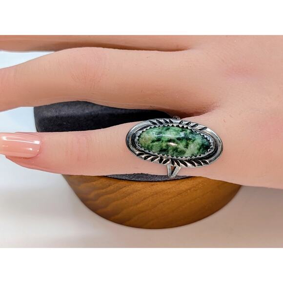 Vtg Southwestern Unmarked 925 Sterling Silver Oblong Green Stone Ring Size 5.25 - Picture 5 of 6